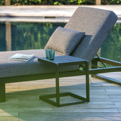 Mobilier terasa Yoi Furniture Y1144-71. Conține culorile: Negru, Negru Semnal, Bej, Bej Verzui, Gri, Gri Argintiu