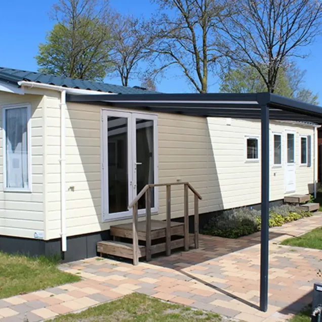 Veranda Nebbiolo cu plafon din policarbonat Pergole Hogarti TRS-Bosco. Conține culorile: